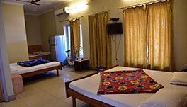 Hotel Ashrey, Dehradun- Suite Six Bed AC Room